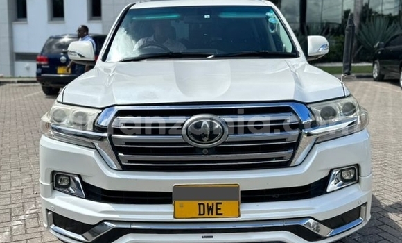 Nunua Ilio tumika Toyota Land Cruiser Nyeupe Gari ndani ya Dar es Salaam nchini Dar es Salaam Nunua Ilio tumika Toyota Land Cruiser Nyeupe Gari ndani ya Dar es Salaam nchini Dar es Salaam
