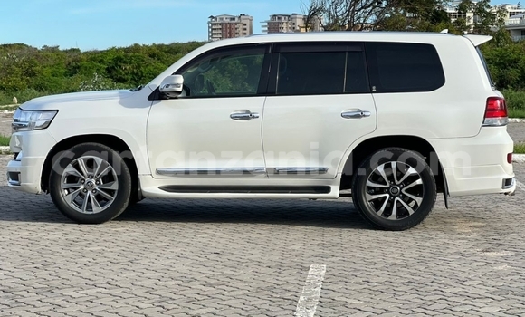 Nunua Ilio tumika Toyota Land Cruiser Nyeupe Gari ndani ya Dar es Salaam nchini Dar es Salaam Nunua Ilio tumika Toyota Land Cruiser Nyeupe Gari ndani ya Dar es Salaam nchini Dar es Salaam