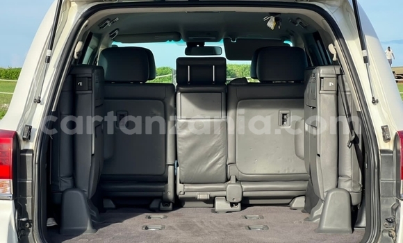 Nunua Ilio tumika Toyota Land Cruiser Nyeupe Gari ndani ya Dar es Salaam nchini Dar es Salaam Nunua Ilio tumika Toyota Land Cruiser Nyeupe Gari ndani ya Dar es Salaam nchini Dar es Salaam