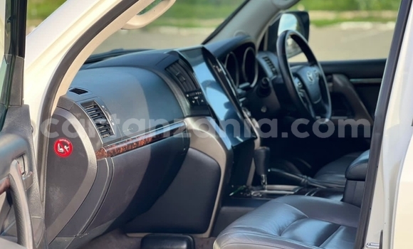 Nunua Ilio tumika Toyota Land Cruiser Nyeupe Gari ndani ya Dar es Salaam nchini Dar es Salaam Nunua Ilio tumika Toyota Land Cruiser Nyeupe Gari ndani ya Dar es Salaam nchini Dar es Salaam