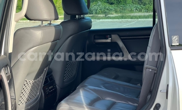 Nunua Ilio tumika Toyota Land Cruiser Nyeupe Gari ndani ya Dar es Salaam nchini Dar es Salaam Nunua Ilio tumika Toyota Land Cruiser Nyeupe Gari ndani ya Dar es Salaam nchini Dar es Salaam