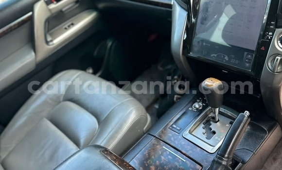 Nunua Ilio tumika Toyota Land Cruiser Nyeupe Gari ndani ya Dar es Salaam nchini Dar es Salaam Nunua Ilio tumika Toyota Land Cruiser Nyeupe Gari ndani ya Dar es Salaam nchini Dar es Salaam