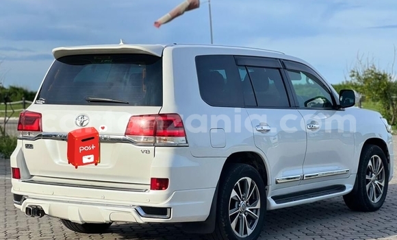 Nunua Ilio tumika Toyota Land Cruiser Nyeupe Gari ndani ya Dar es Salaam nchini Dar es Salaam Nunua Ilio tumika Toyota Land Cruiser Nyeupe Gari ndani ya Dar es Salaam nchini Dar es Salaam