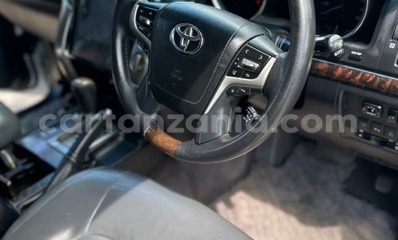 Nunua Ilio tumika Toyota Land Cruiser Nyeupe Gari ndani ya Dar es Salaam nchini Dar es Salaam Nunua Ilio tumika Toyota Land Cruiser Nyeupe Gari ndani ya Dar es Salaam nchini Dar es Salaam