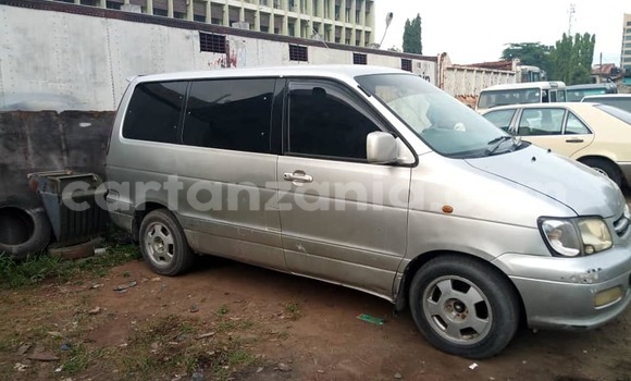 Nunua Ilio tumika Toyota Noah Fedha Gari ndani ya Dar es Salaam nchini Dar es Salaam Nunua Ilio tumika Toyota Noah Fedha Gari ndani ya Dar es Salaam nchini Dar es Salaam