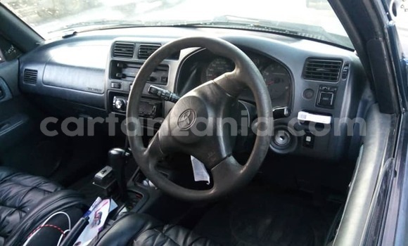 Nunua Ilio tumika Toyota RAV4 Nyeusi Gari ndani ya Dar es Salaam nchini Dar es Salaam Nunua Ilio tumika Toyota RAV4 Nyeusi Gari ndani ya Dar es Salaam nchini Dar es Salaam