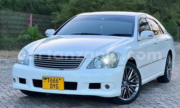 Buy Used Toyota Crown White Car in Dar es Salaam in Dar es Salaam