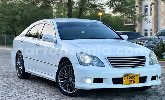 Buy Used Toyota Crown White Car in Dar es Salaam in Dar es Salaam Buy Used Toyota Crown White Car in Dar es Salaam in Dar es Salaam