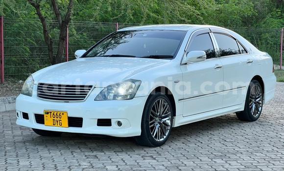 Buy Used Toyota Crown White Car in Dar es Salaam in Dar es Salaam Buy Used Toyota Crown White Car in Dar es Salaam in Dar es Salaam