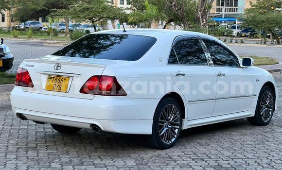 Buy Used Toyota Crown White Car in Dar es Salaam in Dar es Salaam Buy Used Toyota Crown White Car in Dar es Salaam in Dar es Salaam