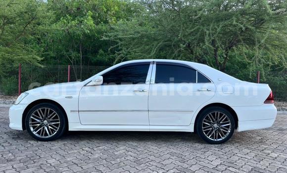 Buy Used Toyota Crown White Car in Dar es Salaam in Dar es Salaam Buy Used Toyota Crown White Car in Dar es Salaam in Dar es Salaam