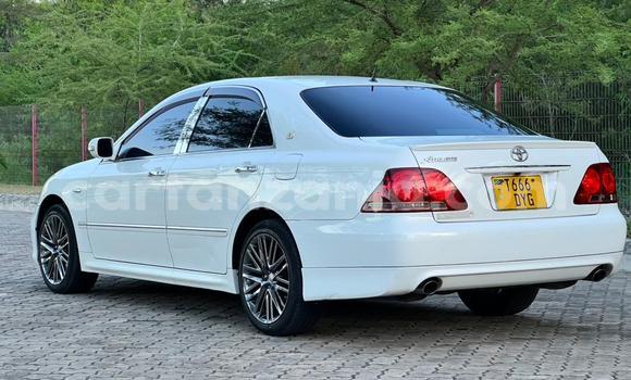 Buy Used Toyota Crown White Car in Dar es Salaam in Dar es Salaam Buy Used Toyota Crown White Car in Dar es Salaam in Dar es Salaam