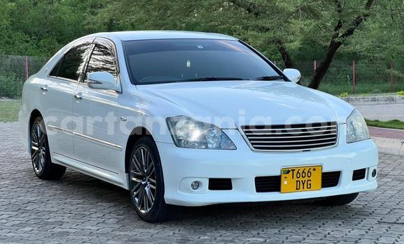 Buy Used Toyota Crown White Car in Dar es Salaam in Dar es Salaam Buy Used Toyota Crown White Car in Dar es Salaam in Dar es Salaam