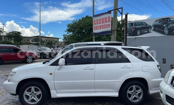 Buy Used Toyota Harrier White Car in Dar es Salaam in Dar es Salaam