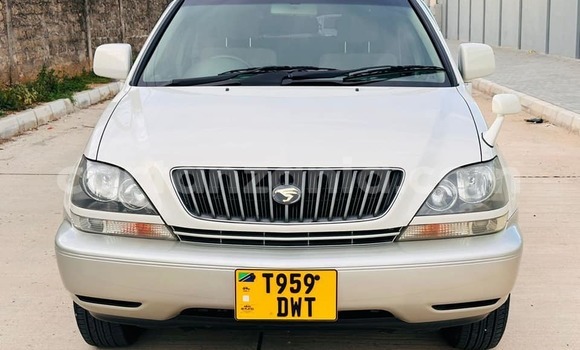 Nunua Ilio tumika Toyota Harrier Beige Gari ndani ya Dar es Salaam nchini Dar es Salaam