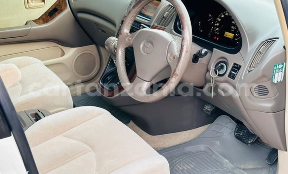 Nunua Ilio tumika Toyota Harrier Beige Gari ndani ya Dar es Salaam nchini Dar es Salaam Nunua Ilio tumika Toyota Harrier Beige Gari ndani ya Dar es Salaam nchini Dar es Salaam