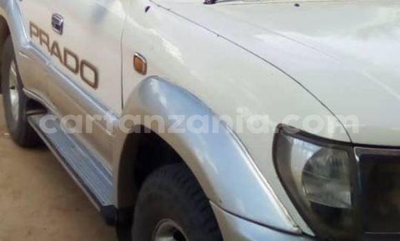 Nunua Ilio tumika Toyota Land Cruiser Prado Nyeupe Gari ndani ya Dar es Salaam nchini Dar es Salaam Nunua Ilio tumika Toyota Land Cruiser Prado Nyeupe Gari ndani ya Dar es Salaam nchini Dar es Salaam