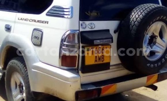 Nunua Ilio tumika Toyota Land Cruiser Prado Nyeupe Gari ndani ya Dar es Salaam nchini Dar es Salaam Nunua Ilio tumika Toyota Land Cruiser Prado Nyeupe Gari ndani ya Dar es Salaam nchini Dar es Salaam