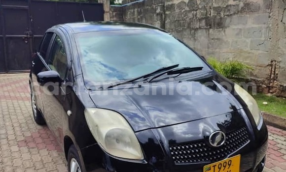 Nunua Ilio tumika Toyota Vitz Nyeusi Gari ndani ya Dar es Salaam nchini Dar es Salaam