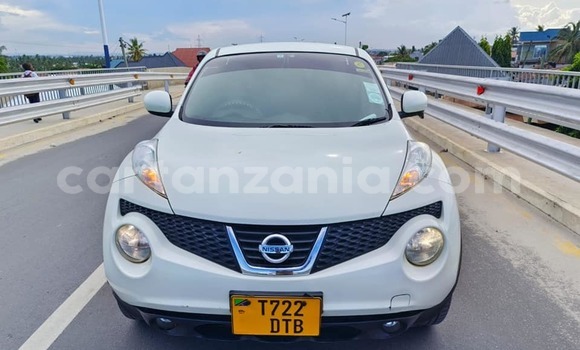 Buy Used Nissan Juke White Car in Dar es Salaam in Dar es Salaam