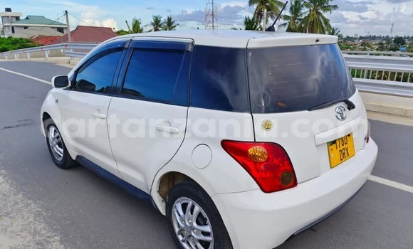 Buy Used Toyota IST White Car in Dar es Salaam in Dar es Salaam
