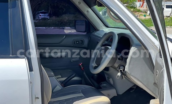 Nunua Ilio tumika Nissan Patrol Nyeupe Gari ndani ya Dar es Salaam nchini Dar es Salaam Nunua Ilio tumika Nissan Patrol Nyeupe Gari ndani ya Dar es Salaam nchini Dar es Salaam