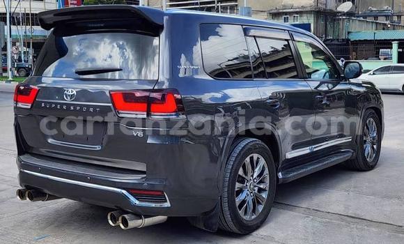 Nunua Imported Toyota Land Cruiser Nyeusi Gari ndani ya Dar es Salaam nchini Dar es Salaam Nunua Imported Toyota Land Cruiser Nyeusi Gari ndani ya Dar es Salaam nchini Dar es Salaam