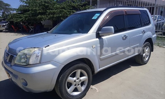 Nunua Ilio tumika Nissan X–Trail Fedha Gari ndani ya Dar es Salaam nchini Dar es Salaam