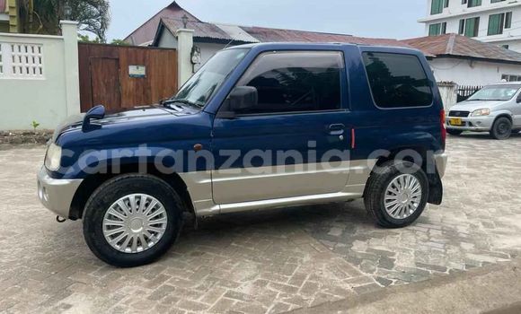 Nunua Ilio tumika Mitsubishi Pajero Junior Bluu Gari ndani ya Dar es Salaam nchini Dar es Salaam