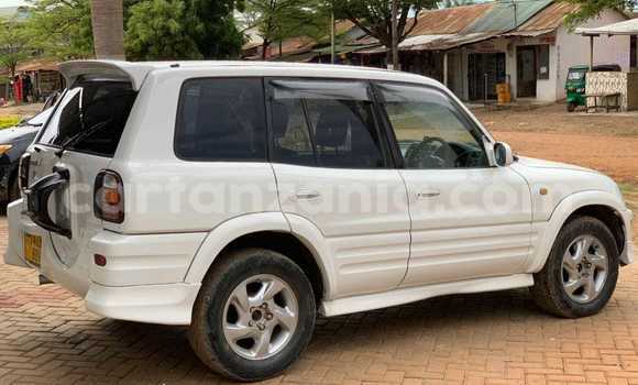 Buy Used Toyota RAV4 White Car in Dar es Salaam in Dar es Salaam Buy Used Toyota RAV4 White Car in Dar es Salaam in Dar es Salaam