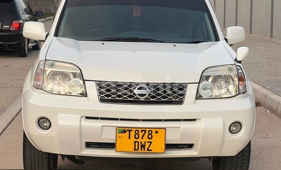 Nunua Ilio tumika Nissan X–Trail Nyeupe Gari ndani ya Dar es Salaam nchini Dar es Salaam