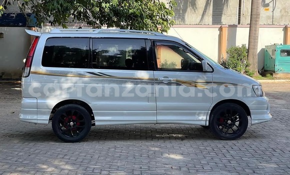 Buy Used Toyota Noah White Car in Dar es Salaam in Dar es Salaam Buy Used Toyota Noah White Car in Dar es Salaam in Dar es Salaam