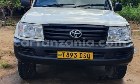 Buy Used Toyota Land Cruiser White Car in Dar es Salaam in Dar es Salaam Buy Used Toyota Land Cruiser White Car in Dar es Salaam in Dar es Salaam