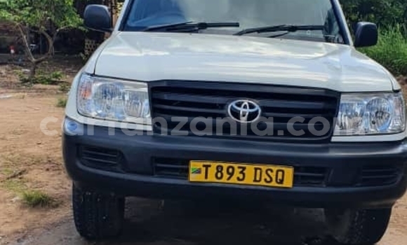 Buy Used Toyota Land Cruiser White Car in Dar es Salaam in Dar es Salaam Buy Used Toyota Land Cruiser White Car in Dar es Salaam in Dar es Salaam