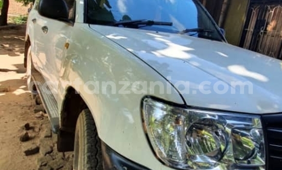 Buy Used Toyota Land Cruiser White Car in Dar es Salaam in Dar es Salaam Buy Used Toyota Land Cruiser White Car in Dar es Salaam in Dar es Salaam