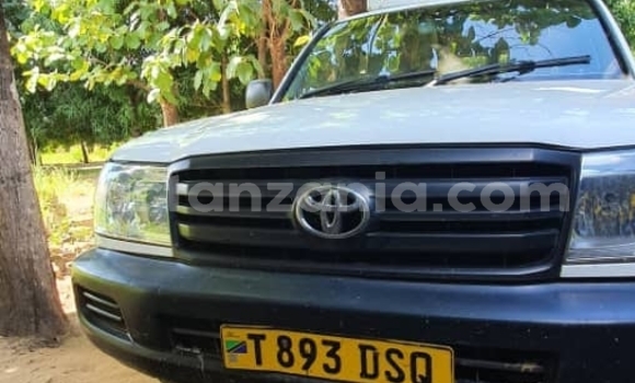 Buy Used Toyota Land Cruiser White Car in Dar es Salaam in Dar es Salaam Buy Used Toyota Land Cruiser White Car in Dar es Salaam in Dar es Salaam