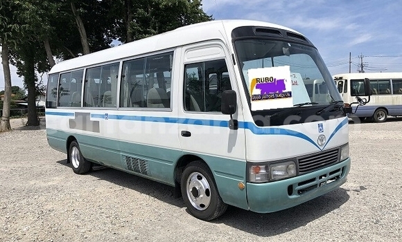 Nunua Ilio tumika Toyota Coaster Nyeupe Gari ndani ya Mwanza nchini Mwanza