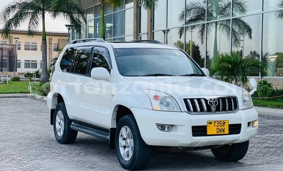 Nunua Ilio tumika Toyota Land Cruiser Prado Nyeupe Gari ndani ya Dar es Salaam nchini Dar es Salaam