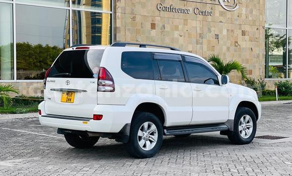 Nunua Ilio tumika Toyota Land Cruiser Prado Nyeupe Gari ndani ya Dar es Salaam nchini Dar es Salaam Nunua Ilio tumika Toyota Land Cruiser Prado Nyeupe Gari ndani ya Dar es Salaam nchini Dar es Salaam