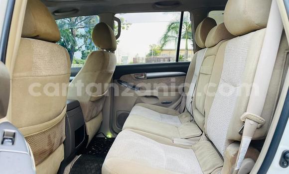 Nunua Ilio tumika Toyota Land Cruiser Prado Nyeupe Gari ndani ya Dar es Salaam nchini Dar es Salaam Nunua Ilio tumika Toyota Land Cruiser Prado Nyeupe Gari ndani ya Dar es Salaam nchini Dar es Salaam