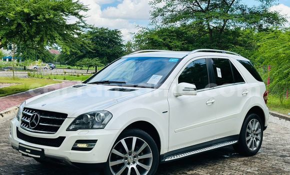 Nunua Imported Mercedes‒Benz C–Class Nyeupe Gari ndani ya Dar es Salaam nchini Dar es Salaam Nunua Imported Mercedes‒Benz C–Class Nyeupe Gari ndani ya Dar es Salaam nchini Dar es Salaam