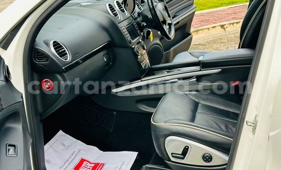 Nunua Imported Mercedes‒Benz C–Class Nyeupe Gari ndani ya Dar es Salaam nchini Dar es Salaam Nunua Imported Mercedes‒Benz C–Class Nyeupe Gari ndani ya Dar es Salaam nchini Dar es Salaam