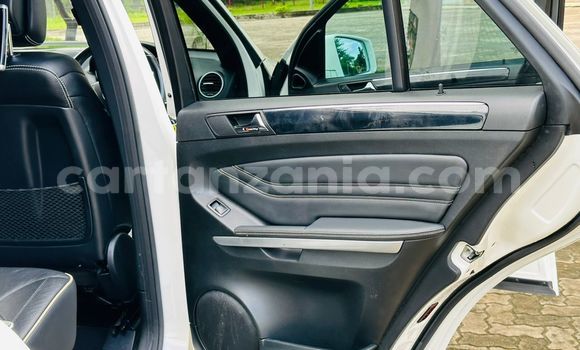 Nunua Imported Mercedes‒Benz C–Class Nyeupe Gari ndani ya Dar es Salaam nchini Dar es Salaam Nunua Imported Mercedes‒Benz C–Class Nyeupe Gari ndani ya Dar es Salaam nchini Dar es Salaam