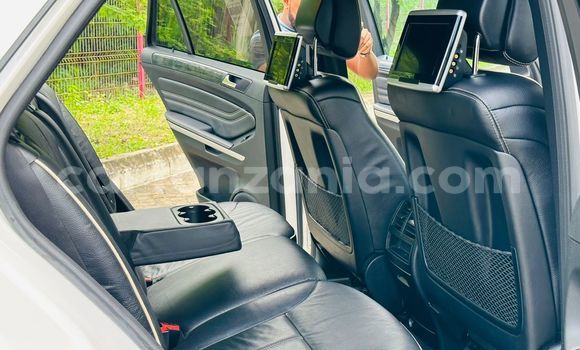 Nunua Imported Mercedes‒Benz C–Class Nyeupe Gari ndani ya Dar es Salaam nchini Dar es Salaam Nunua Imported Mercedes‒Benz C–Class Nyeupe Gari ndani ya Dar es Salaam nchini Dar es Salaam