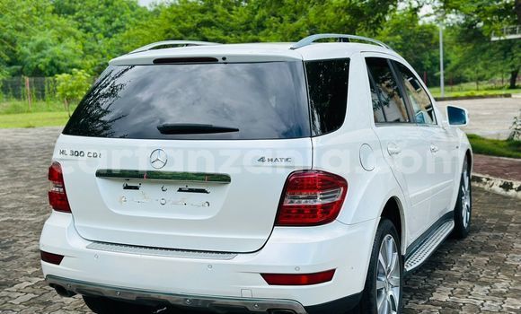 Nunua Imported Mercedes‒Benz C–Class Nyeupe Gari ndani ya Dar es Salaam nchini Dar es Salaam Nunua Imported Mercedes‒Benz C–Class Nyeupe Gari ndani ya Dar es Salaam nchini Dar es Salaam