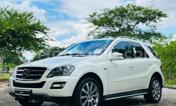 Nunua Imported Mercedes‒Benz C–Class Nyeupe Gari ndani ya Dar es Salaam nchini Dar es Salaam Nunua Imported Mercedes‒Benz C–Class Nyeupe Gari ndani ya Dar es Salaam nchini Dar es Salaam