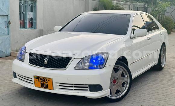 Buy Used Toyota Crown White Car in Dar es Salaam in Dar es Salaam Buy Used Toyota Crown White Car in Dar es Salaam in Dar es Salaam