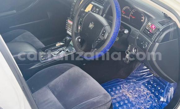 Buy Used Toyota Crown White Car in Dar es Salaam in Dar es Salaam Buy Used Toyota Crown White Car in Dar es Salaam in Dar es Salaam