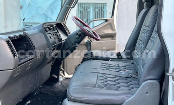 Buy Used Mitsubishi Van White Truck in Dar es Salaam in Dar es Salaam Buy Used Mitsubishi Van White Truck in Dar es Salaam in Dar es Salaam