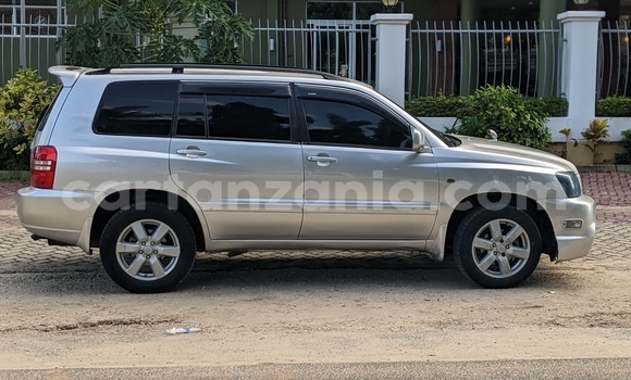 Buy Used Toyota Kluger Silver Car in Dar es Salaam in Dar es Salaam Buy Used Toyota Kluger Silver Car in Dar es Salaam in Dar es Salaam